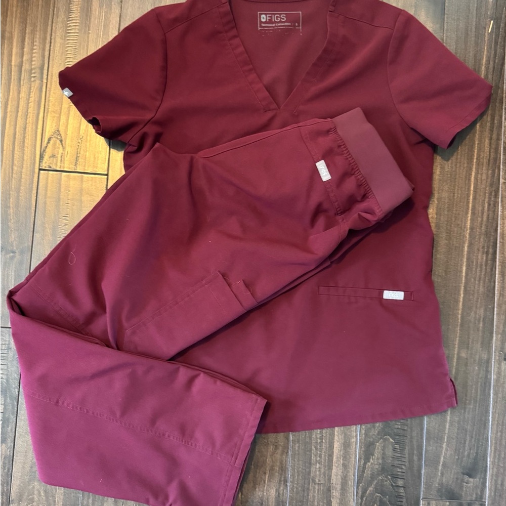 Figs Burgundy Scrub Set